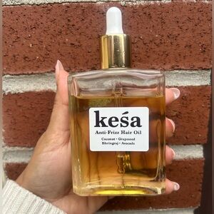 Anti-frizz Hair Oil for Repairing Hair Damage